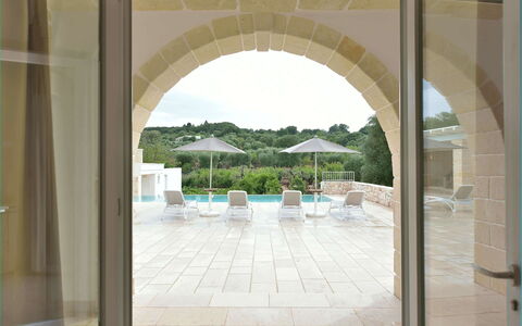 Masseria Ostuni: Svømmepøl, Flise, Hacienda