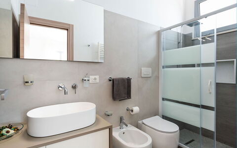 Il Palmeto: Badeværelse, Sanitærarmatur, Indretning, Gulvbelægning, Håndvask, Væg, Badeværelsesvask, Etage, Toilet, Tap