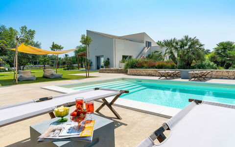 Villa Orangella: Svømmepøl, Udvej, Estate, Eco Hotel, Fritid, Landscaping, Hacienda, Skygge, Villa, Have
