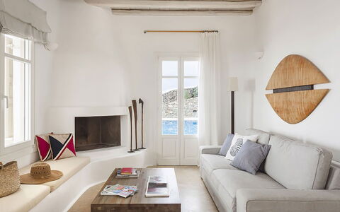 Villa Persephone: Møbel, Indretning, Væg, Gulvbelægning, Couch, Etage, Stue, Lejlighed, Hjem, Værelse