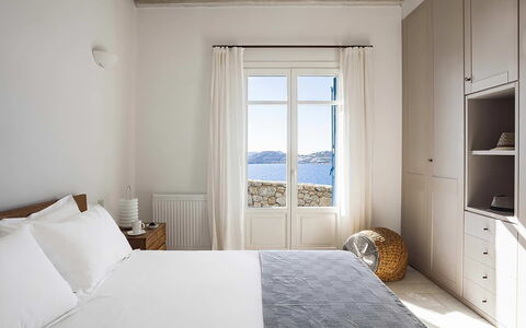 Villa Anassa: Møbel, Indretning, Soveværelse, Sengetøj, Etage, Hjem, Værelse, Seng, Hav, Sengetøj