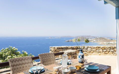 Villa Elpida: Møbel, Stol, Udendørs Møbler, Køkken & Spisebord, Hav, Udendørs Bord, Udvej, Skygge, Kyst, Eco Hotel