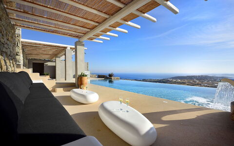 Villa Ivory: Svømmepøl, Udvej, Villa, Skygge, Hotel, Penthouselejlighed, Udendørs Møbler, Eco Hotel, Mansion, Altan
