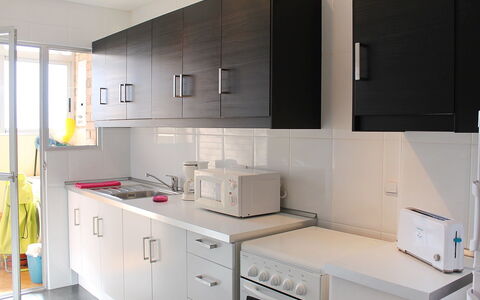 Las Cinco Torres: Cabinetry, Værelse, Køkken, Møbel, Ejendom, Countertop, Indretning, Bygning, Hus, Skab