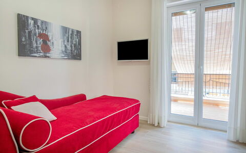 Apartment Bud: Møbel, Indretning, Gulvbelægning, Etage, Træ, Lejlighed, Værelse, Trægulve, Hjem, Stue