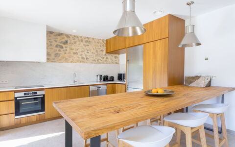Villa Allegra: Møbel, Køkken, Countertop, Indretning, Gulvbelægning, Cabinetry, Etage, Køkken Apparat, Træ, Loft