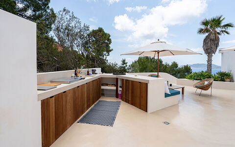 Villa Tagada: Træ, Gulvbelægning, Møbel, Etage, Køkken, Countertop, Stol, Bejdse, Skygge, Hårdttræ