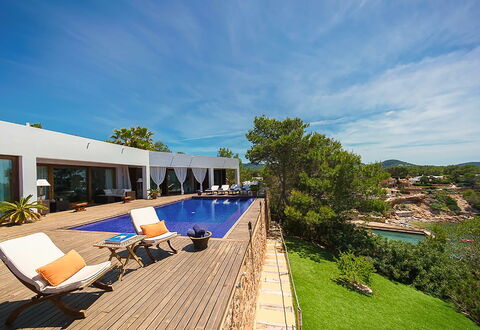 Villa Francisca: Svømmepøl, Udvej, Eco Hotel, Villa, Hotel, Liggestol, Ferieby, Udendørs Møbler