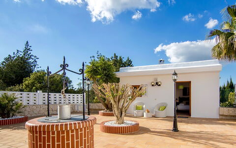 Villa Sabor: Blomsterkrukke, Flise, Skygge, Stueplante, Gårdhave, Have, Hacienda, Udendørs Møbler, Gårdsplads, Landscaping