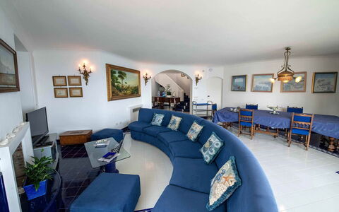 Villa Grazia: Møbel, Indretning, Couch, Gulvbelægning, Etage, Bord, Loft, Stue, Værelse, Belysning