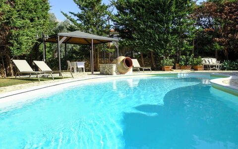 Villa Virna: Svømmepøl, Udendørs Møbler, Udvej, Paraply, Eco Hotel, Skygge, Fritid, Thermae, Hacienda, Backyard