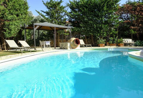 Villa Virna: Svømmepøl, Udendørs Møbler, Udvej, Paraply, Eco Hotel, Skygge, Fritid, Thermae, Hacienda, Backyard