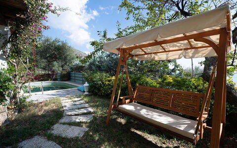 Villa Eva: Træ, Møbel, Have, Skygge, Udendørs Møbler, Udendørs Struktur, Landscaping, Bejdse, Backyard