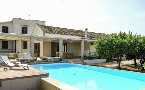 Villa Adriana: Svømmepøl, Udvej, Boligområde, Thermae, Kompositmateriale, Estate, Eco Hotel, Skygge, Villa, Udendørs Møbler