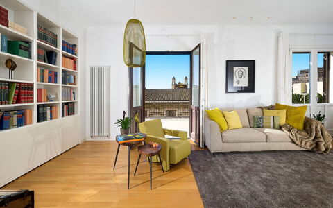 La Terrazza: Møbel, Indretning, Gulvbelægning, Etage, Væg, Trægulve, Couch, Træ, Værelse, Stue
