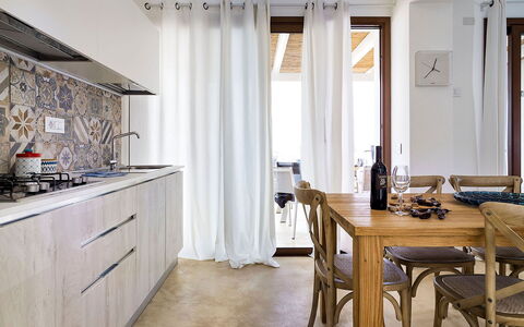 Villa Federica: Møbel, Indretning, Træ, Gulvbelægning, Køkken, Etage, Hjem, Countertop, Værelse, Belysning