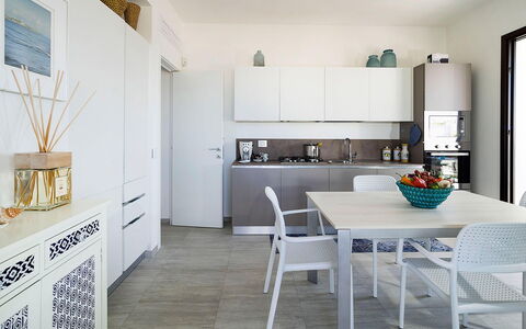 Rosemary: Møbel, Indretning, Gulvbelægning, Etage, Stol, Bord, Træ, Køkken & Spisebord, Køkken, Loft