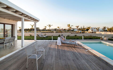 Villa Orietta: Udvej, Estate, Skygge, Eco Hotel, Dæk, Villa, Udendørs Struktur, Svømmepøl, Walkway