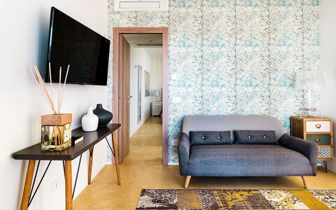 Villa Orietta: Møbel, Indretning, Gulvbelægning, Textile, Etage, Bord, Værelse, Hjem, Stue, Trægulve