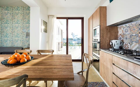 Villa Orietta: Møbel, Gulvbelægning, Indretning, Etage, Træ, Køkken, Køkken & Spisebord, Værelse, Hjem, Countertop