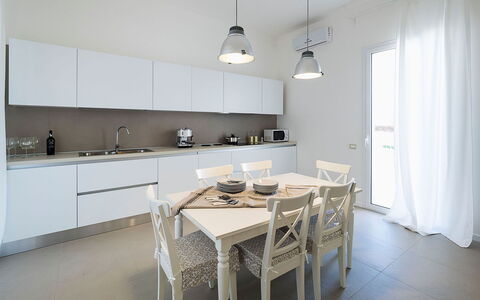 Villa Emma: Indretning, Møbel, Gulvbelægning, Træ, Køkken, Loft, Etage, Countertop, Værelse, Belysning