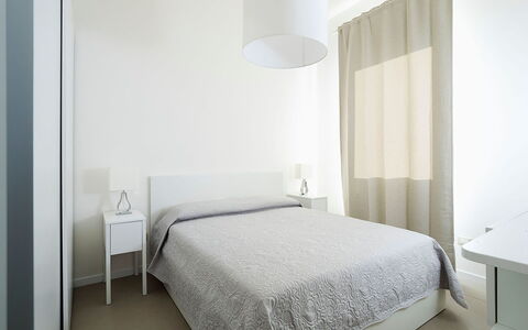 Villa Emma: Møbel, Indretning, Seng, Soveværelse, Væg, Etage, Gulvbelægning, Værelse, Loft, Sengetøj