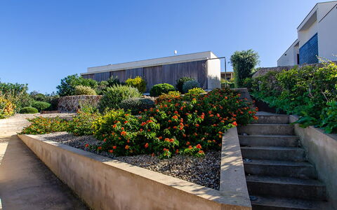 Villa Esplendida: Himmel, Busk, Arkitektur, Landskab, Have, Bunddække, Landscaping, Hæk, Estate