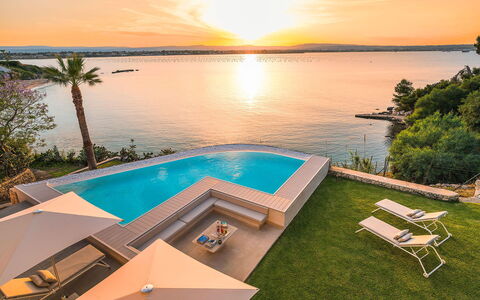 Sea Art Villa: Blå, Svømmepøl, Udvej, Fritid, Hav, Eco Hotel, Ocean, Kyst, Udendørs Møbler, Villa