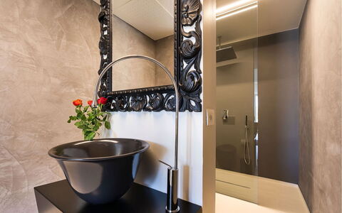 Villa Inga: Indretning, Væg, Sanitærarmatur, Gulvbelægning, Tap, Spejl, Håndvask, Badeværelse, Vvs, Etage