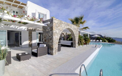 Villa Rocky: Svømmepøl, Udvej, Eco Hotel, Villa, Estate, Hotel, Mansion, Badeby, Ferieby
