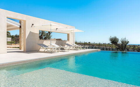 Villa Bruna: Blå, Svømmepøl, Kompositmateriale, Udvej, Skygge, Design, Tropics, Villa, Eco Hotel, Udendørs Møbler