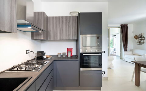 Villa Sea Star: Køkken, Køkken Apparat, Countertop, Større Bandage, Cabinetry, Indretning, Komfur, Møbel, Husholdningsapparat, Gulvbelægning