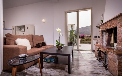 Casa Maurus: Møbel, Indretning, Gulvbelægning, Etage, Træ, Couch, Loft, Værelse, Stue, Belysning