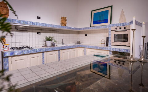Casa Maurus: Gulvbelægning, Indretning, Køkken, Etage, Countertop, Værelse, Flise, Komfur, Cabinetry, Gaskomfur