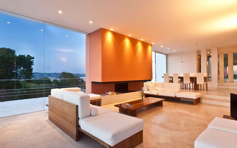 Villa Twilight: Møbel, Indretning, Gulvbelægning, Etage, Couch, Væg, Træ, Loft, Stue, Trægulve