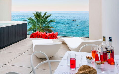 Casa Pink: Hav, Møbel, Udendørs Møbler, Ocean, Fritid, Strand, Stol, Kyst, Tropics, Caribbean