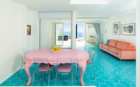 Casa Pink: Blå, Møbel, Indretning, Gulvbelægning, Etage, Lyserød, Værelse, Lejlighed, Stol, Stue