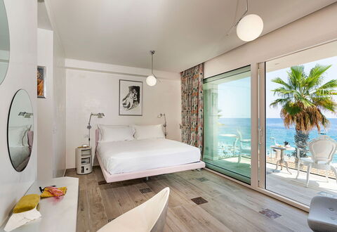 Casa Pink: Udvej, Hav, Møbel, Coastal Og Oceaniske Landskabsformer, Ocean, Kyst, Svømmepøl, Lejlighed, Hotel, Eco Hotel