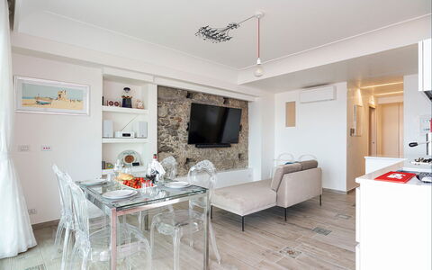 Casa Light Blu: Møbel, Indretning, Gulvbelægning, Etage, Loft, Couch, Bord, Stue, Værelse, Lejlighed