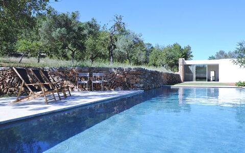 Villa Cave: Svømmepøl, Water Feature, Skygge, Landscaping, Udendørs Møbler, Flise