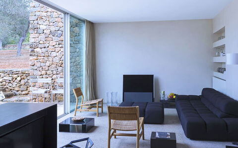Villa Cave: Møbel, Gulvbelægning, Væg, Indretning, Etage, Couch, Træ, Stue, Værelse