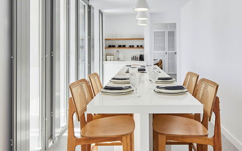 Haleine Suite: Møbel, Gulvbelægning, Indretning, Etage, Stol, Bord, Træ, Spisestue, Køkken & Spisebord, Trægulve