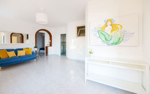 Mermaid Villa: Gulvbelægning, Etage, Indretning, Møbel, Loft, Værelse, Lejlighed, Stue, Stol
