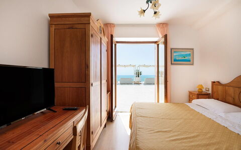 Relais Nike: Møbel, Hav, Ocean, Udvej, Kyst, Skygge, Stol, Strand, Hotel, Seng