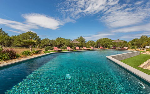 Villa Castiglioni: Blå, Vand, Svømmepøl, Have, Afspejling, Landscaping, Water Feature, Udvej, Tropics, Dam