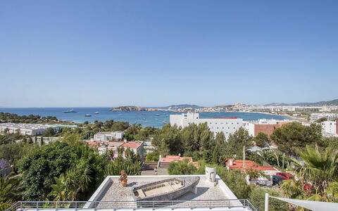 Villa Ilona: Himmel, Daytime, Træ, Boligområde, Stad, Horisont, Urban Design, Lejlighed, Forstad, Cityscape