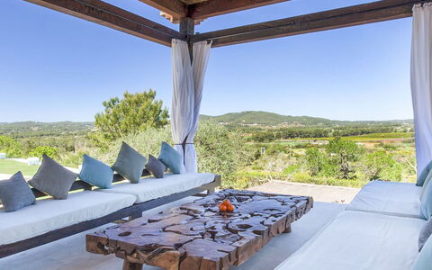 Villa Blueberry: Møbel, Udendørs Møbler, Skygge, Udvej, Stol, Naturmateriale, Landscaping, Svømmepøl, Udendørs Struktur, Eco Hotel