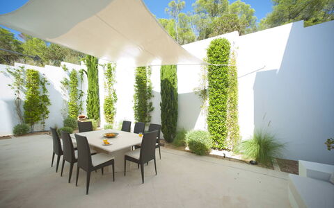 Villa Alessia: Skygge, Have, Stol, Udendørs Møbler, Landscaping, Backyard, Gårdsplads, Eco Hotel, Kunstgræs, Udendørs Struktur