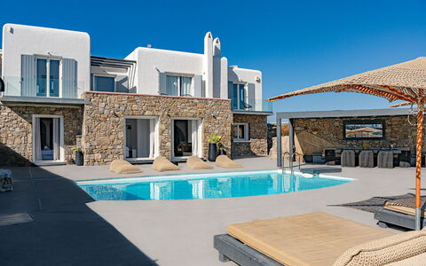 Villa Cocoon: Udvej, Svømmepøl, Villa, Hotel, Eco Hotel, Mansion