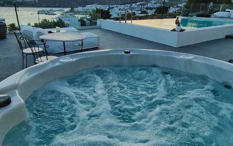 Villa Waves: Svømmepøl, Udvej, Hotel, Ferieby, Jacuzzi, Nat, Altan, Eco Hotel, Sanitærarmatur